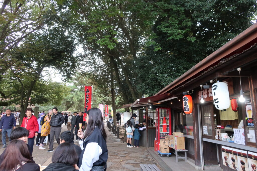 東大寺南大門近くにあるお団子とアイスの売店(外観)