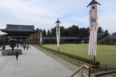 【東大寺観光】大仏殿から見る八角灯篭
