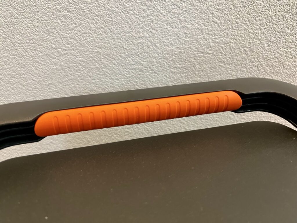 Jackery2000Newのハンドルのゴム部分画像