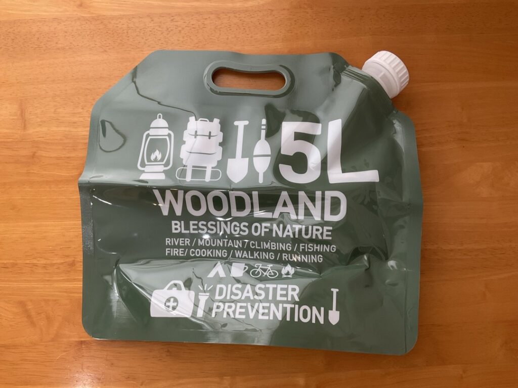 セリアの折り畳みウォーターバッグ