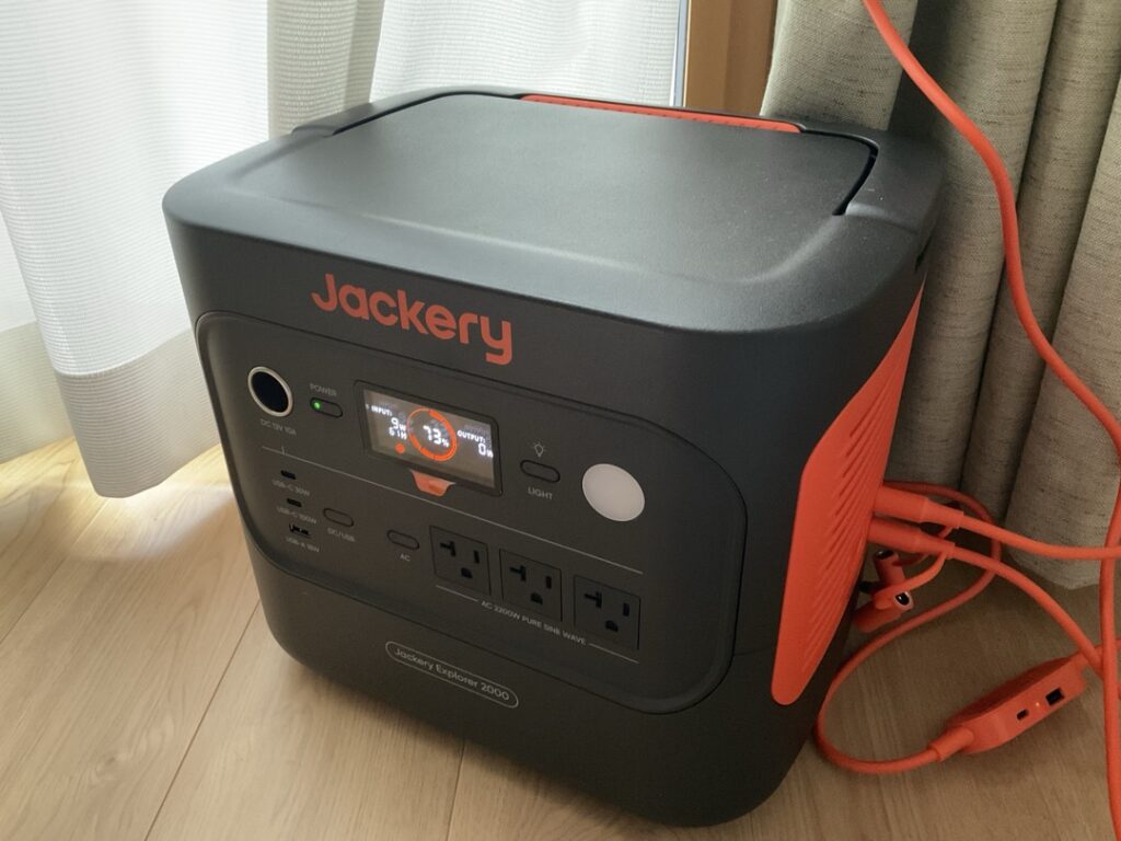 4月中旬、午前11時51分の曇天時でackery 2000 Newのソーラー入力値が最低値の9Wを示した画面